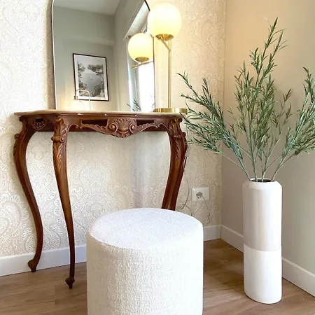 Ueber Den Daechern Von - Parkplatz & E-ladestation * 트리에스테