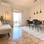 Apartman Ueber Den Daechern Von - Parkplatz & E-ladestation Trieszt