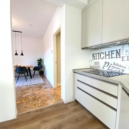 über Den Dächern Von - Parkplatz&e-ladestation * Trieste