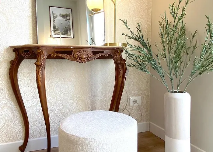 Ueber Den Daechern Von - Parkplatz & E-ladestation * Triest