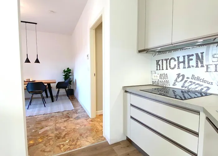 über Den Dächern Von - Parkplatz&e-ladestation * Trieste