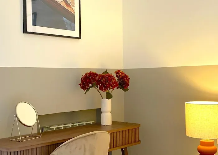 Ueber Den Daechern Von - Parkplatz & E-ladestation * Triest